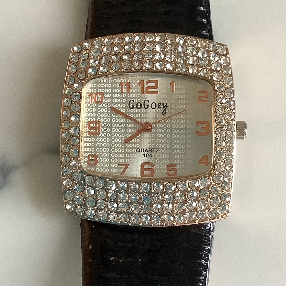 NWT Gogoey Big Dial Rhinestones Analog Watch For Women